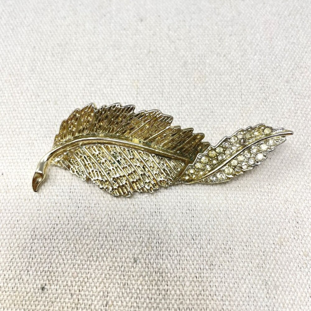 Sarah Coventry Gold-Tone Leaf Brooch Rhinestones Vintage 3"‎ Classic Retro